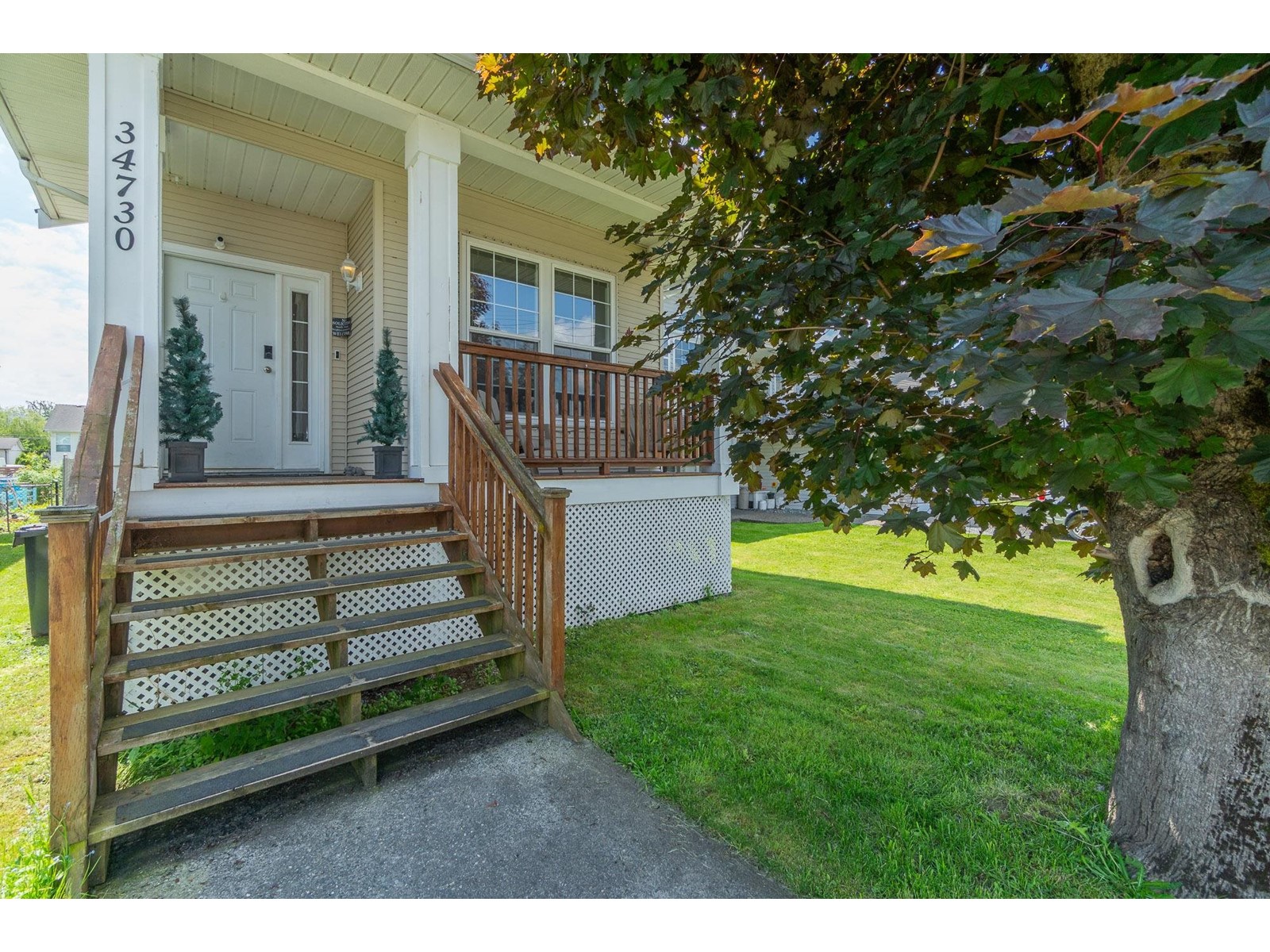 Property at 34730 2 AVENUE image 3