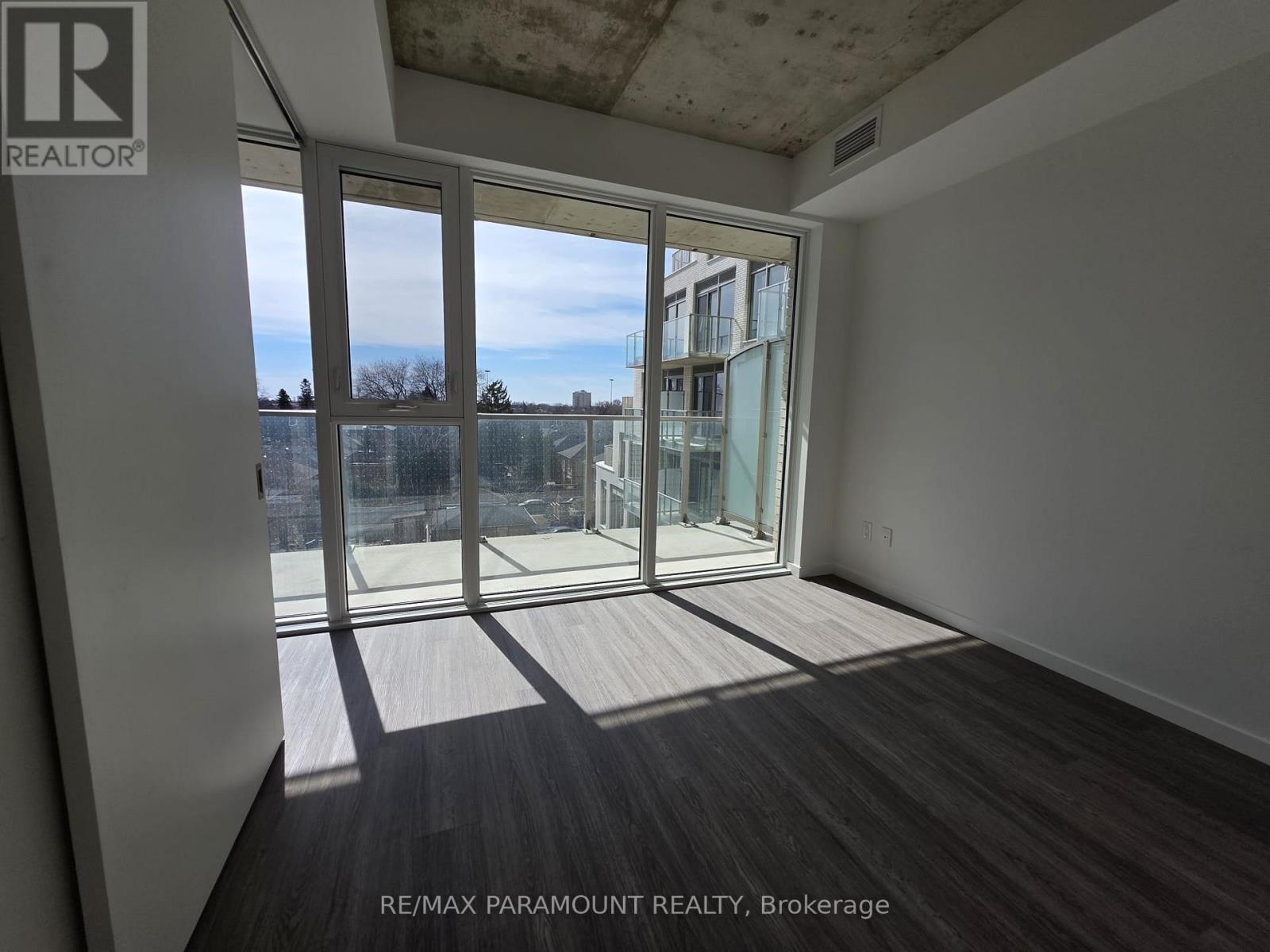 402 - 689 The Queensway Drive, Toronto, Ontario  M8Y 1L1 - Photo 7 - W12173776