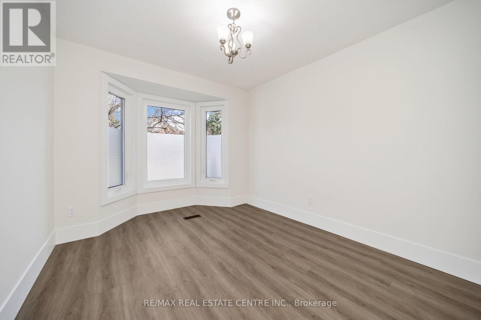 142 Ural Circle, Brampton, Ontario  L6R 1H1 - Photo 10 - W12173816