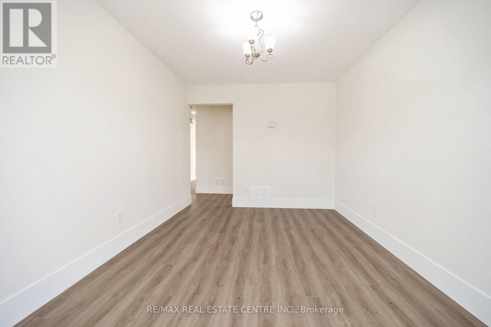 142 Ural Circle, Brampton, Ontario  L6R 1H1 - Photo 11 - W12173816