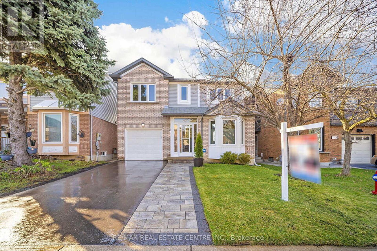 142 Ural Circle, Brampton, Ontario  L6R 1H1 - Photo 2 - W12173816