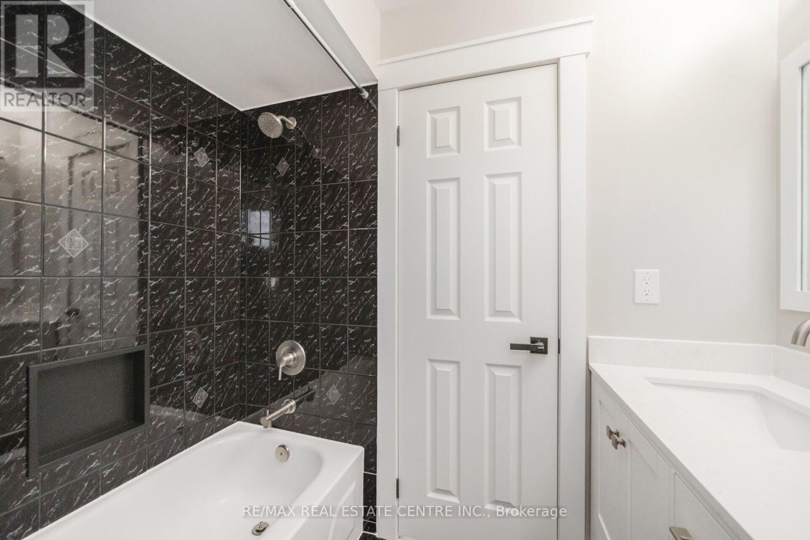 142 Ural Circle, Brampton, Ontario  L6R 1H1 - Photo 46 - W12173816