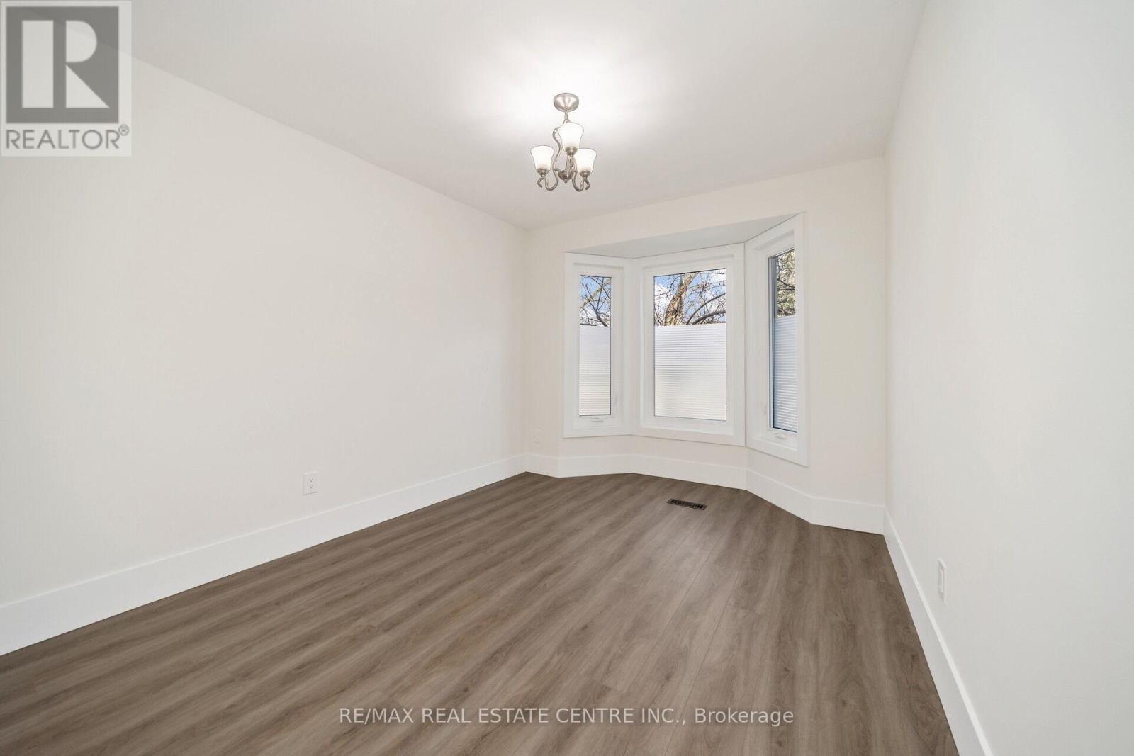 142 Ural Circle, Brampton, Ontario  L6R 1H1 - Photo 8 - W12173816