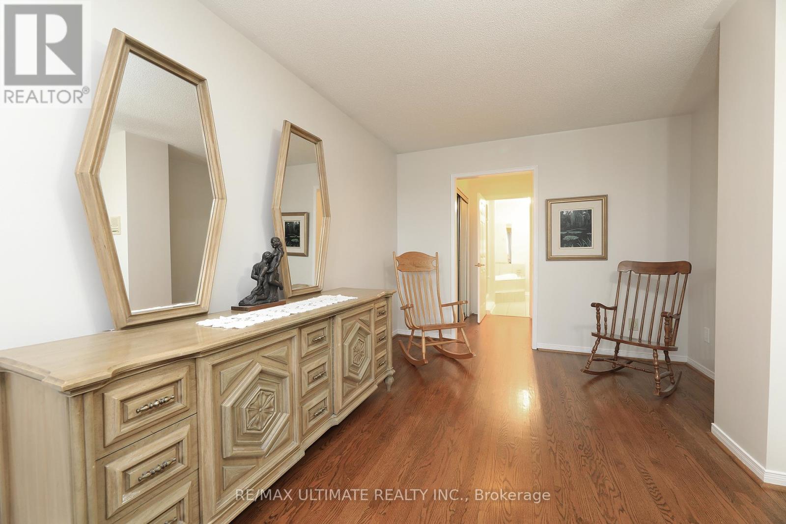 1169 Ewing Crescent, Mississauga, Ontario  L5V 1C1 - Photo 21 - W12173833