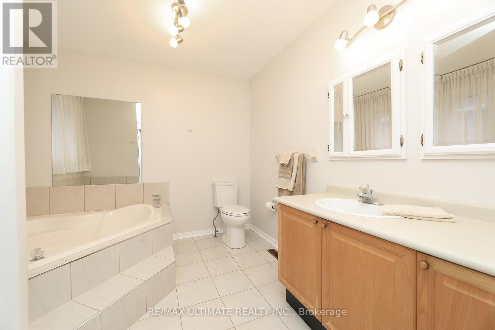 1169 Ewing Crescent, Mississauga, Ontario  L5V 1C1 - Photo 23 - W12173833
