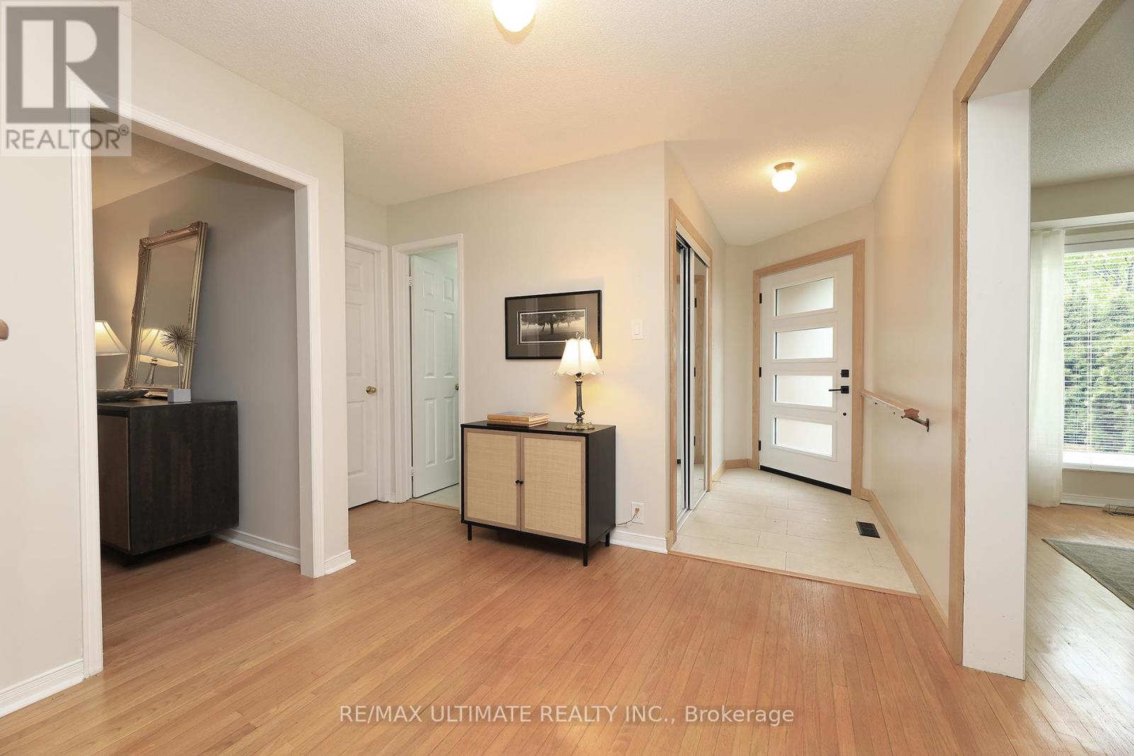 1169 Ewing Crescent, Mississauga, Ontario  L5V 1C1 - Photo 3 - W12173833