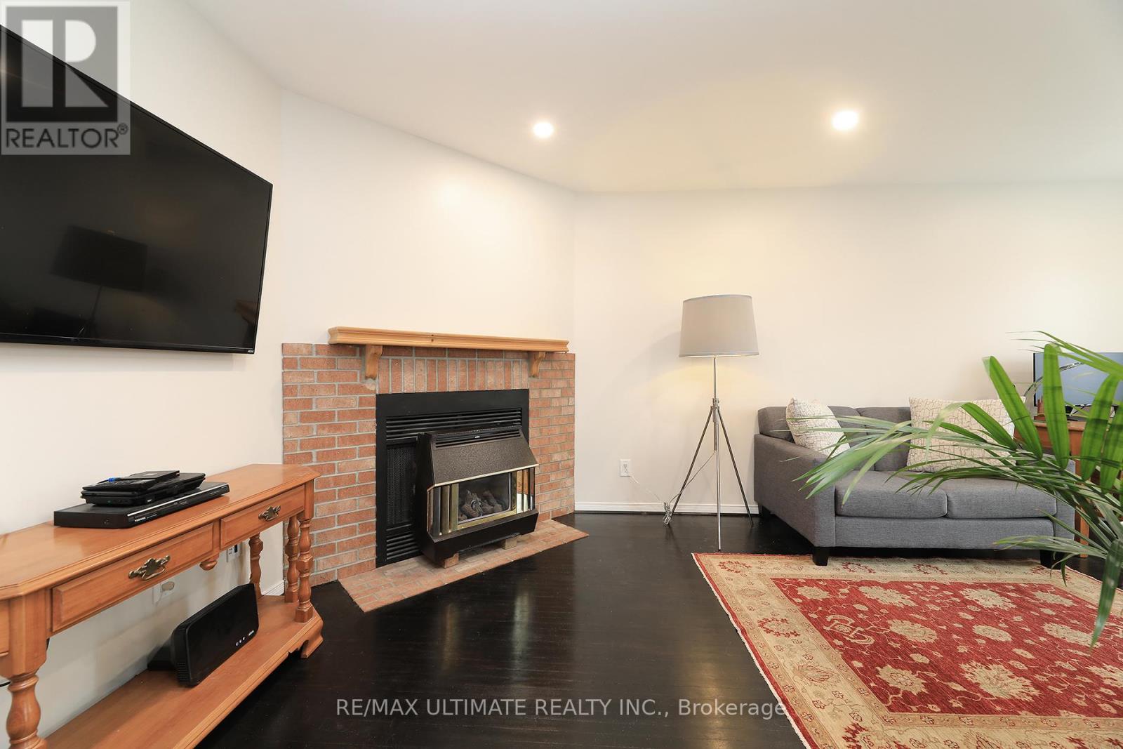 1169 Ewing Crescent, Mississauga, Ontario  L5V 1C1 - Photo 5 - W12173833