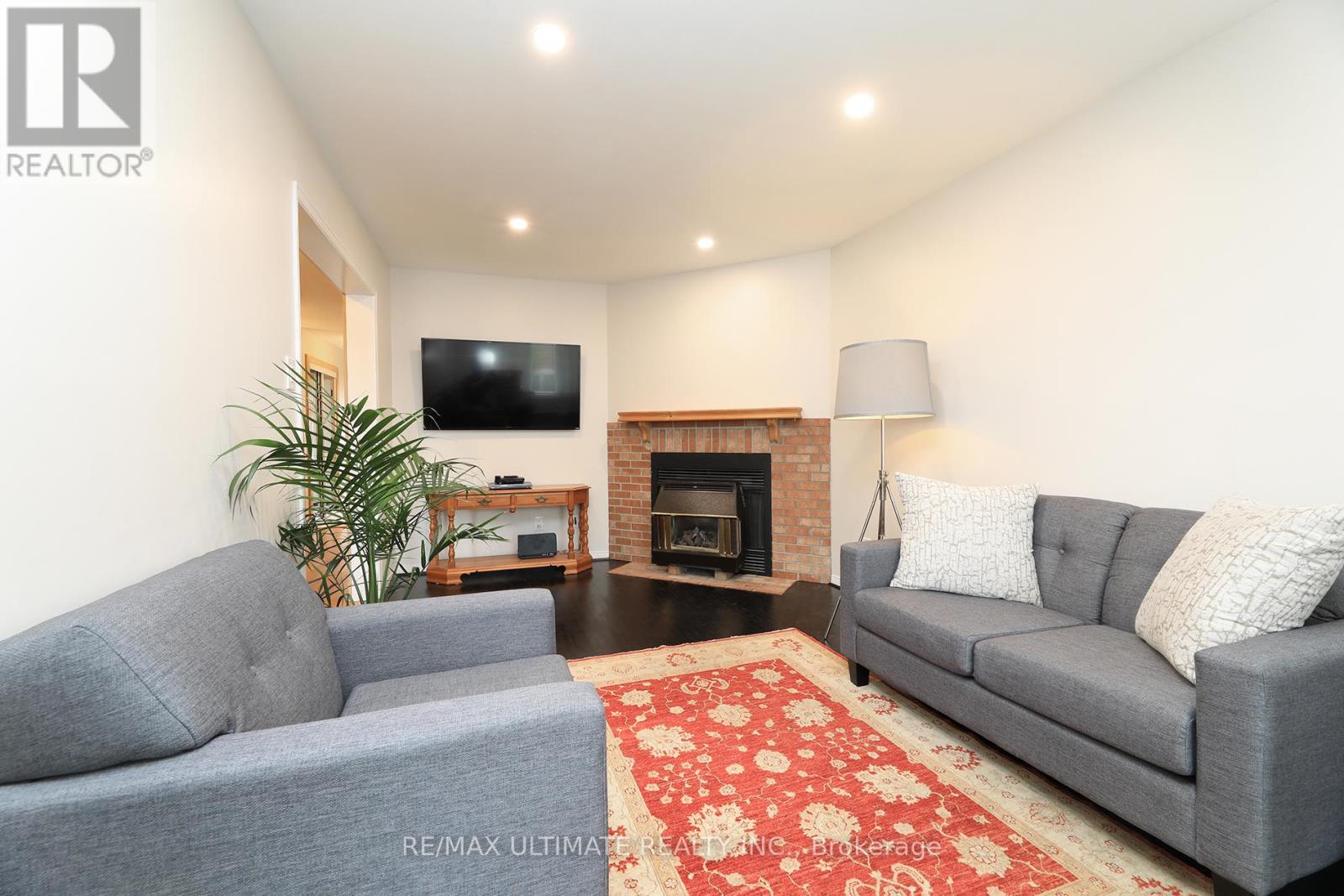 1169 Ewing Crescent, Mississauga, Ontario  L5V 1C1 - Photo 6 - W12173833