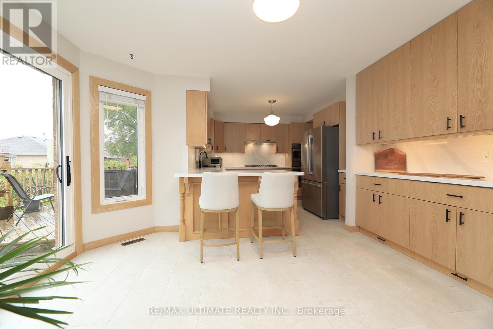 1169 Ewing Crescent, Mississauga, Ontario  L5V 1C1 - Photo 7 - W12173833