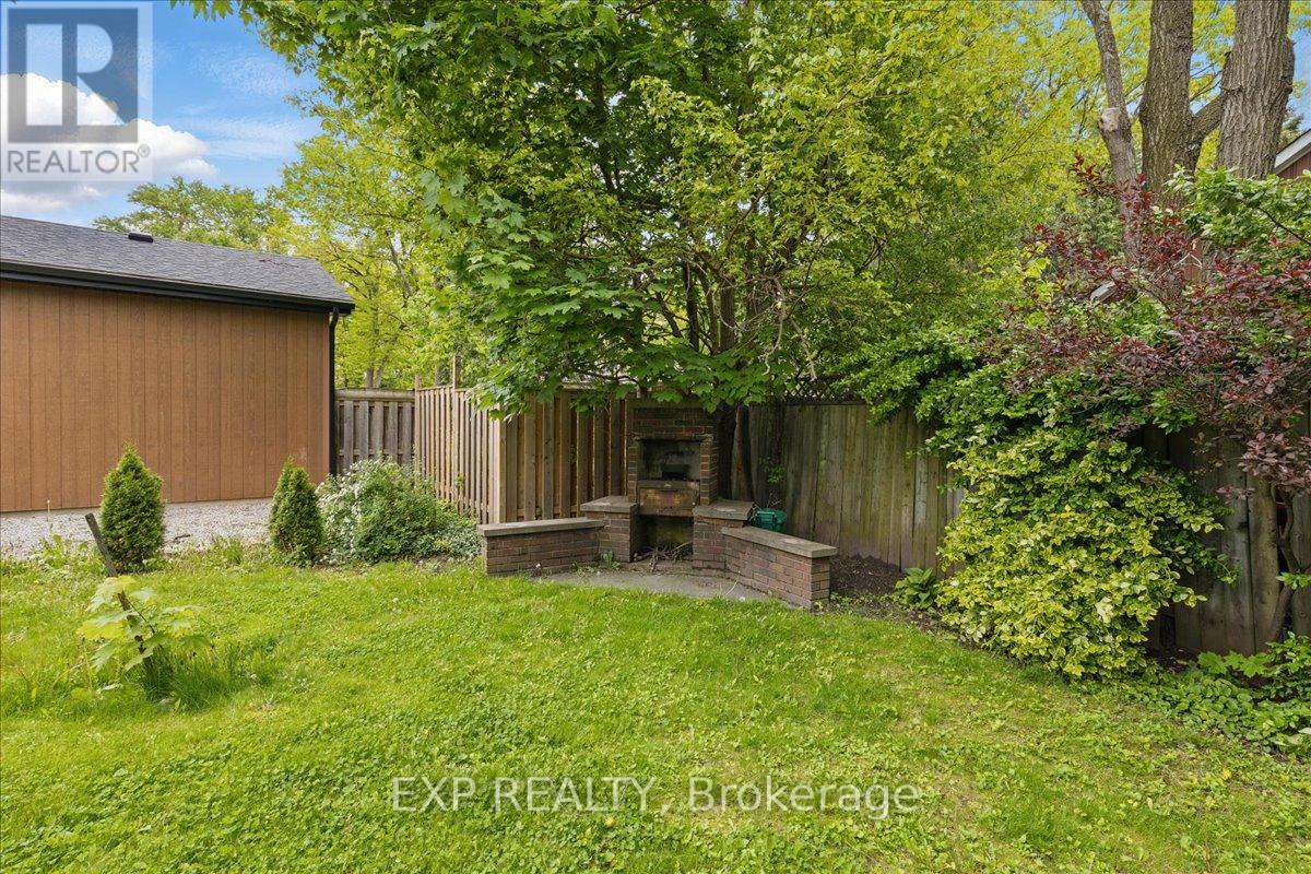 11 Glenwood Drive, Brantford, Ontario  N3S 3E9 - Photo 33 - X12173844