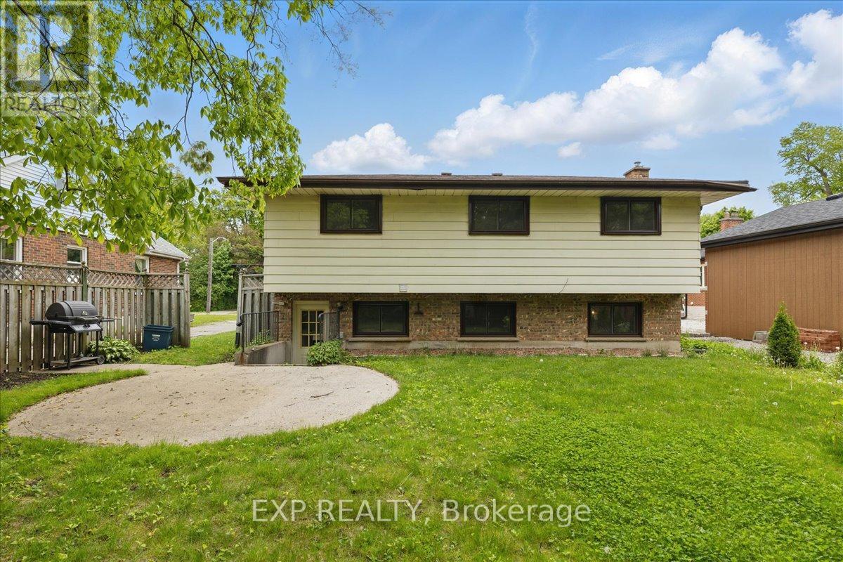 11 Glenwood Drive, Brantford, Ontario  N3S 3E9 - Photo 35 - X12173844