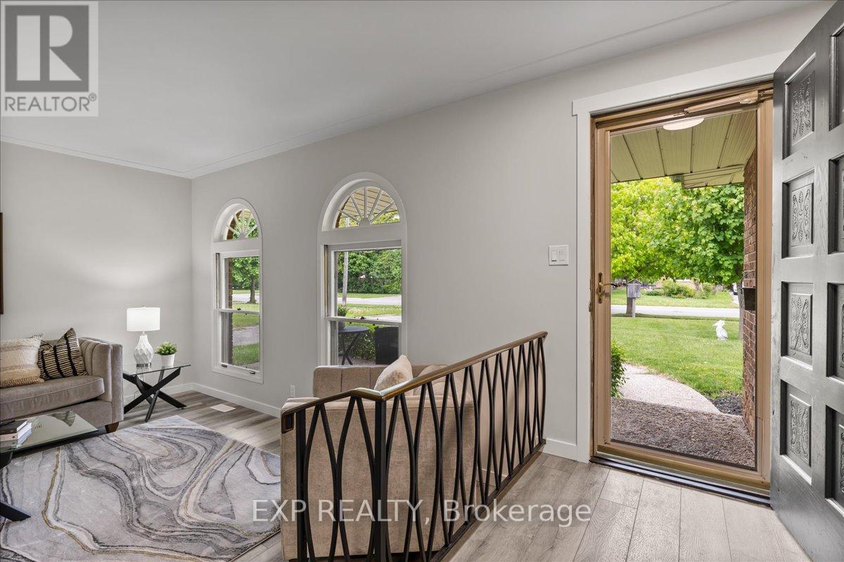 11 Glenwood Drive, Brantford, Ontario  N3S 3E9 - Photo 6 - X12173844