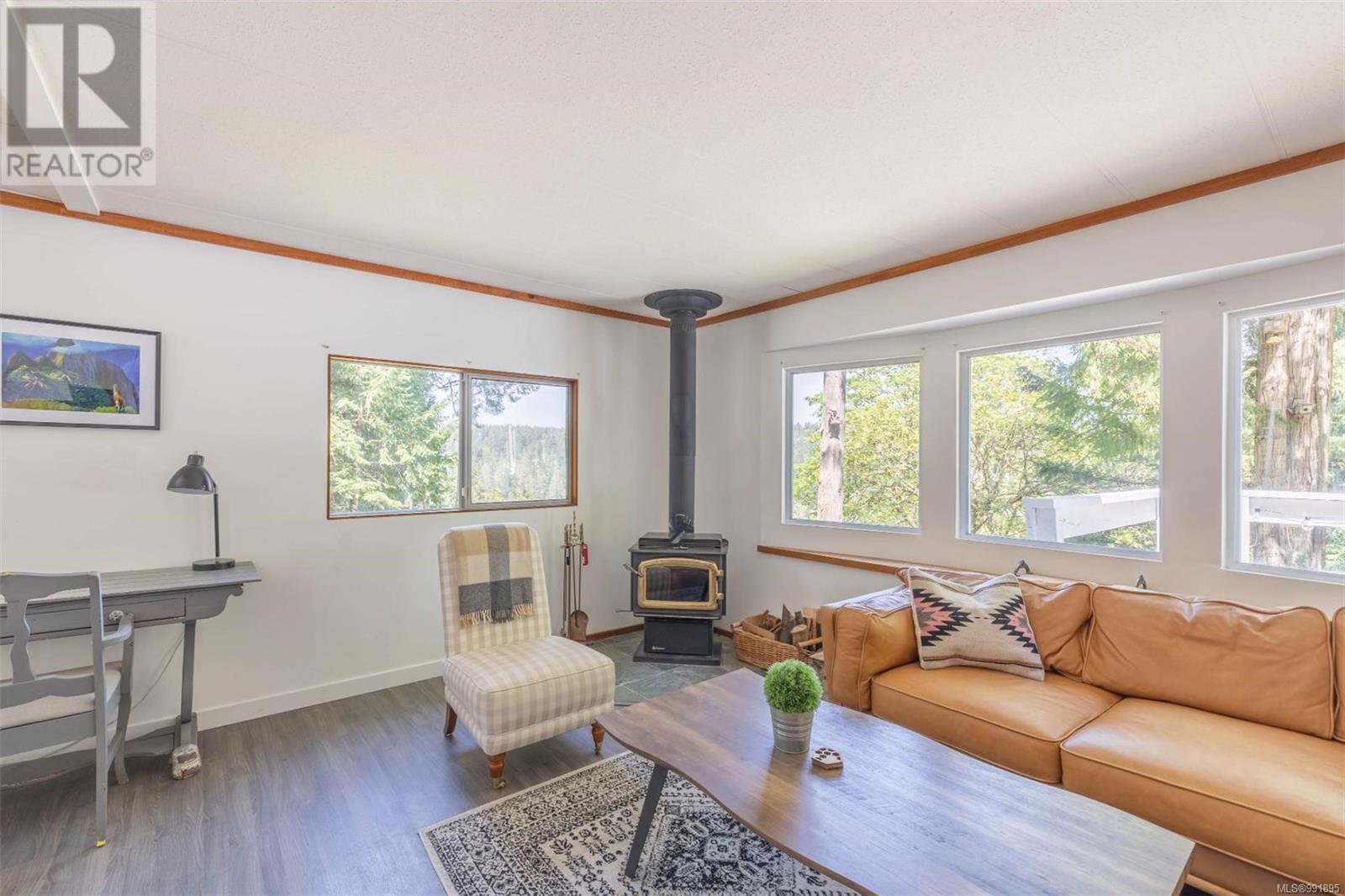 Property at 274 Quebec Dr image 5
