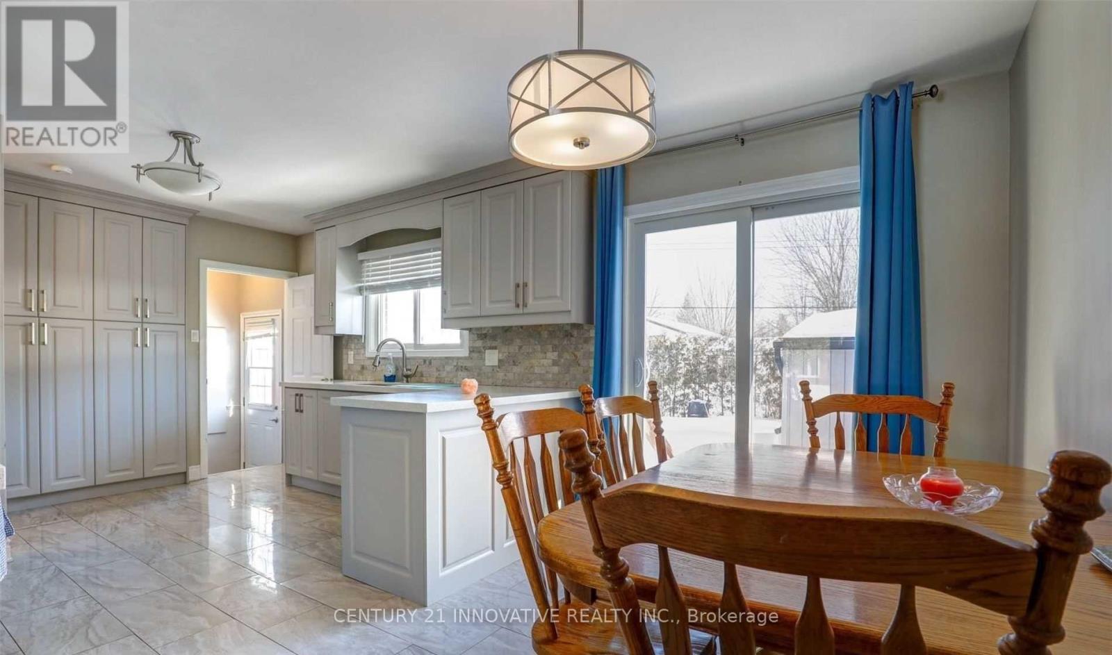 512 Robert Road, Peterborough South (West), Ontario  K9J 5T1 - Photo 8 - X12173804