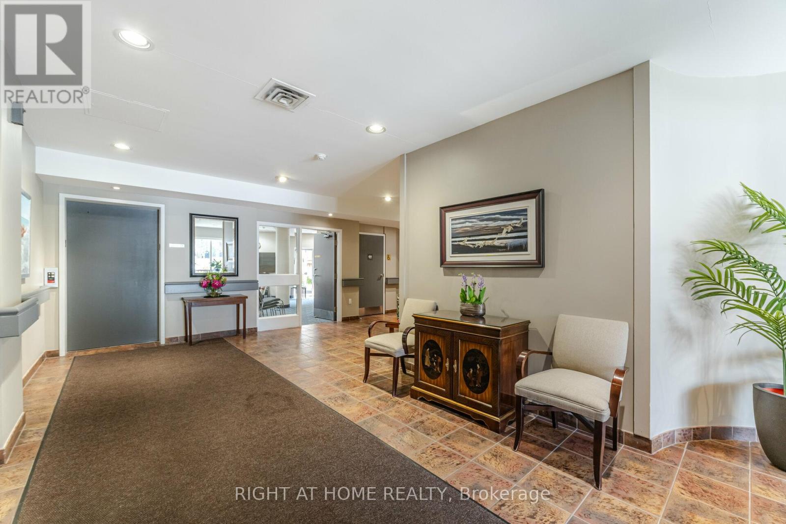 306 - 1387 Bayview Avenue E, Toronto, Ontario  M4G 3A5 - Photo 3 - C12173932
