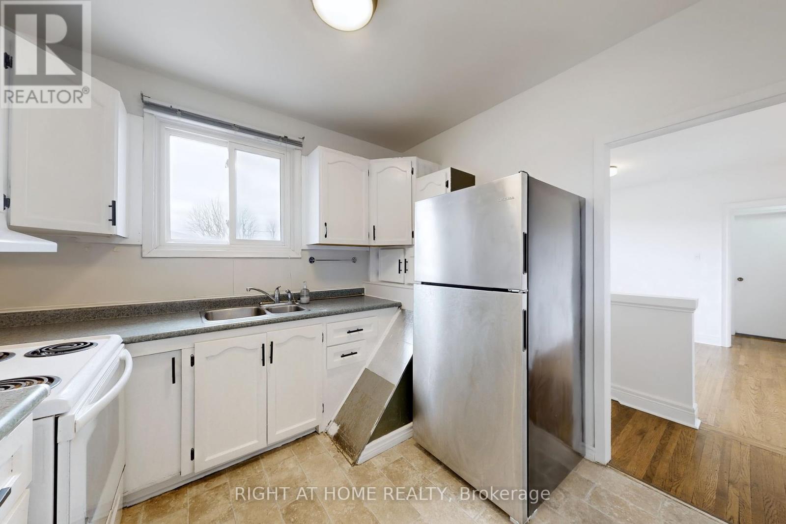 406 Dovedale Drive, Whitby (Downtown Whitby), Ontario  L1N 2A1 - Photo 11 - E12173911