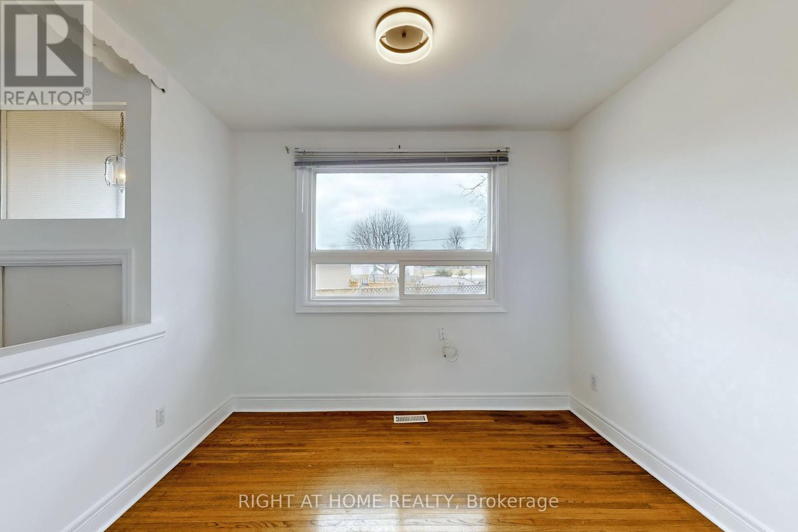 406 Dovedale Drive, Whitby (Downtown Whitby), Ontario  L1N 2A1 - Photo 14 - E12173911