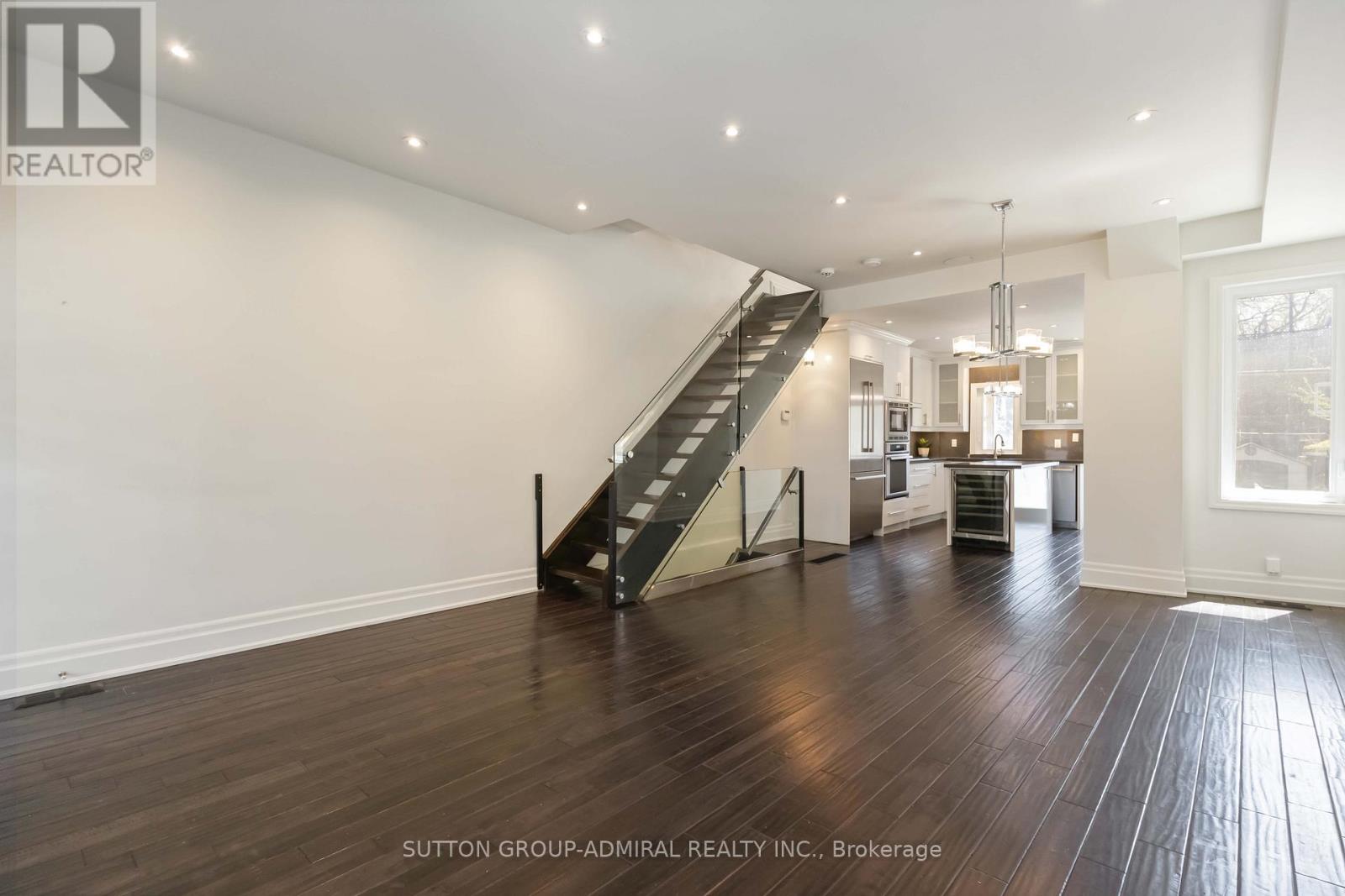235 Bain Avenue, Toronto, Ontario  M4K 1G2 - Photo 6 - E12173947
