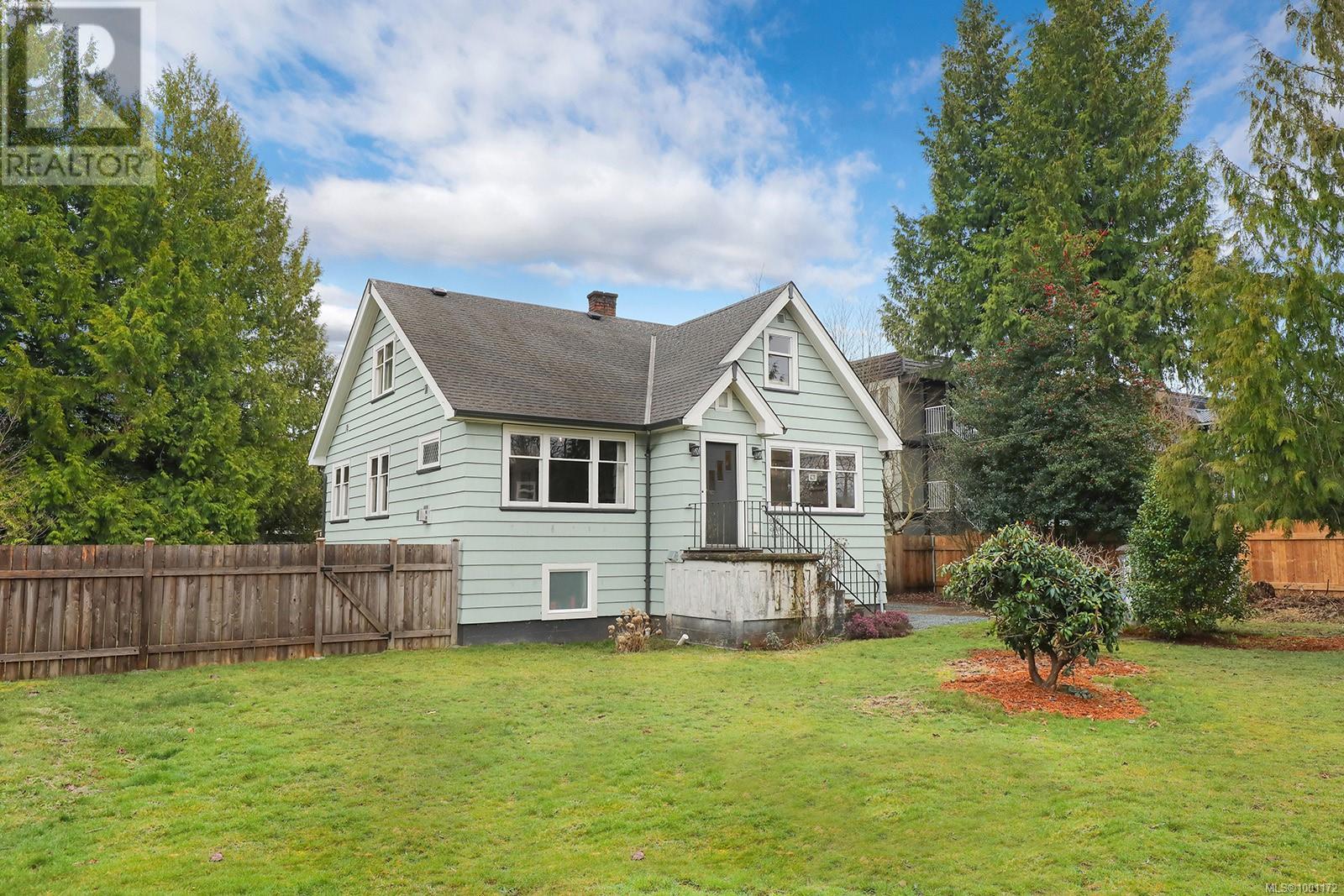 Property at 1249 9th St image 5