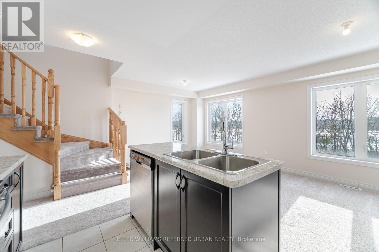 Property at 15 - 740 LINDEN DRIVE image 4