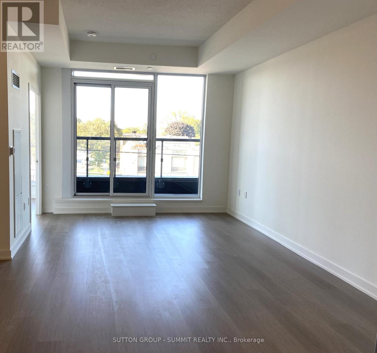 214 - 859 The Queensway, Toronto (Stonegate-Queensway), Ontario  M8Z 1N8 - Photo 4 - W12173853