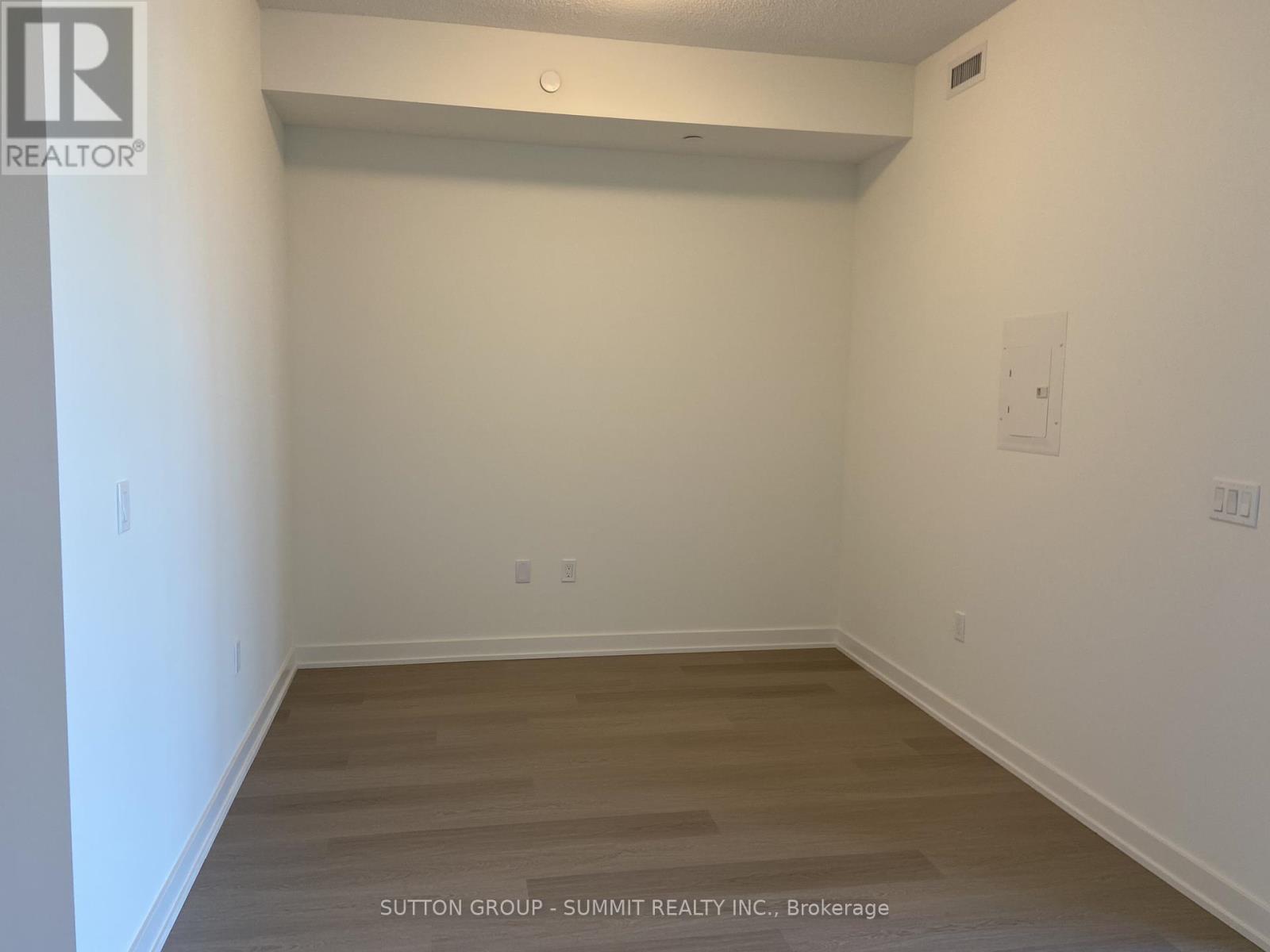 214 - 859 The Queensway, Toronto (Stonegate-Queensway), Ontario  M8Z 1N8 - Photo 5 - W12173853