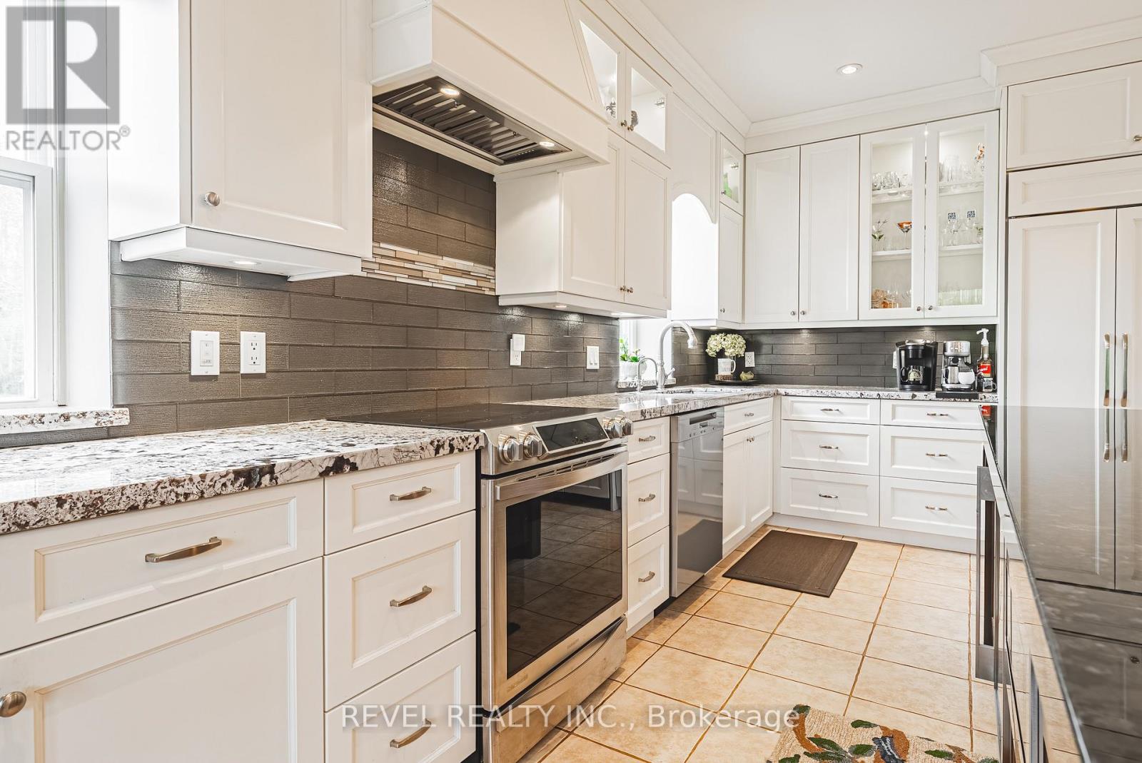 8305 Canyon Road, Milton, Ontario  L0P 1B0 - Photo 10 - W12173935