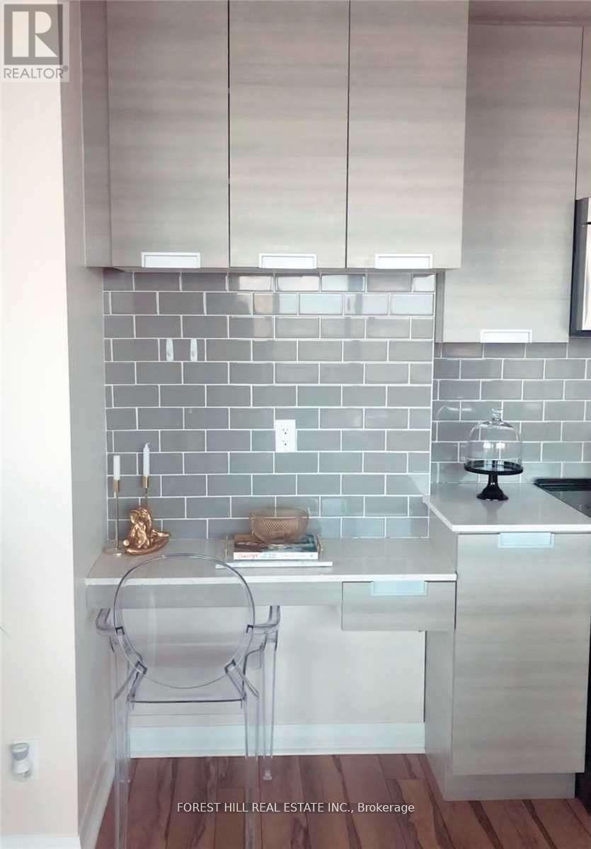 1407 - 55 Eglinton Avenue W, Mississauga, Ontario  L5R 3P5 - Photo 2 - W12173938