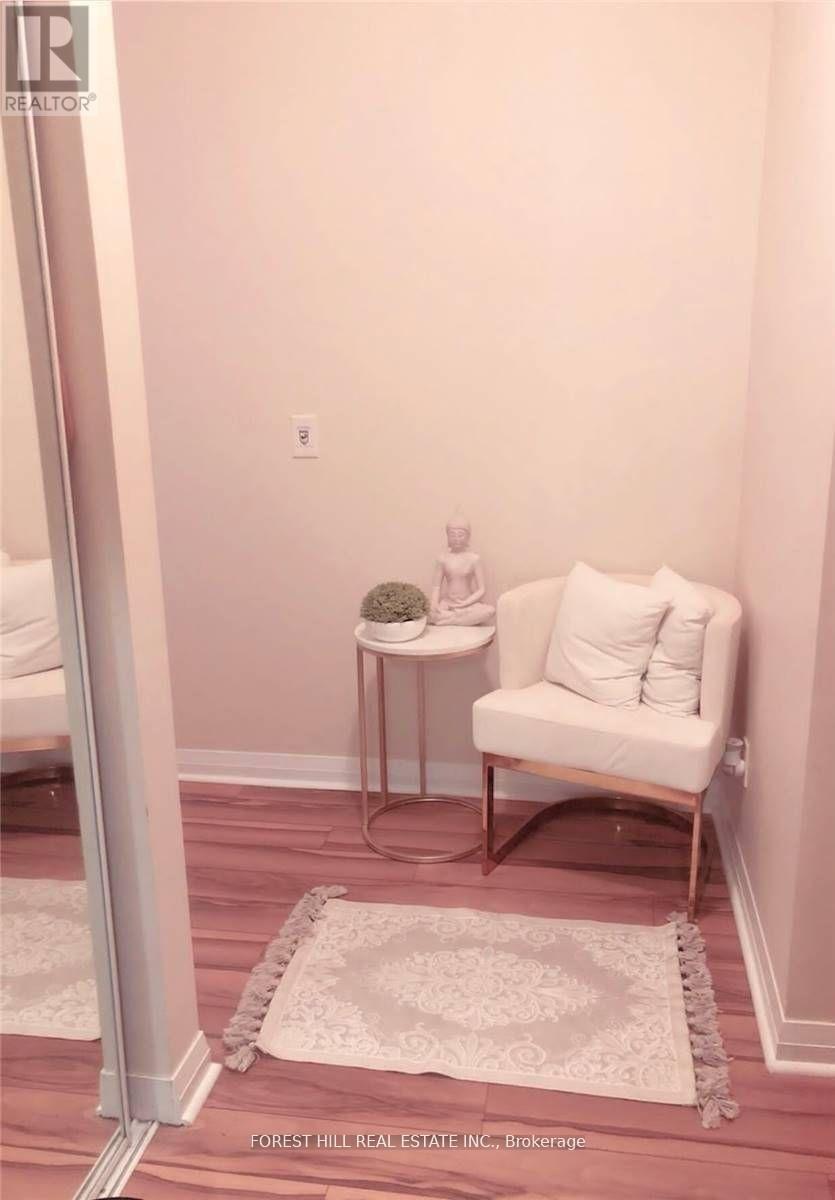 1407 - 55 Eglinton Avenue W, Mississauga, Ontario  L5R 3P5 - Photo 8 - W12173938