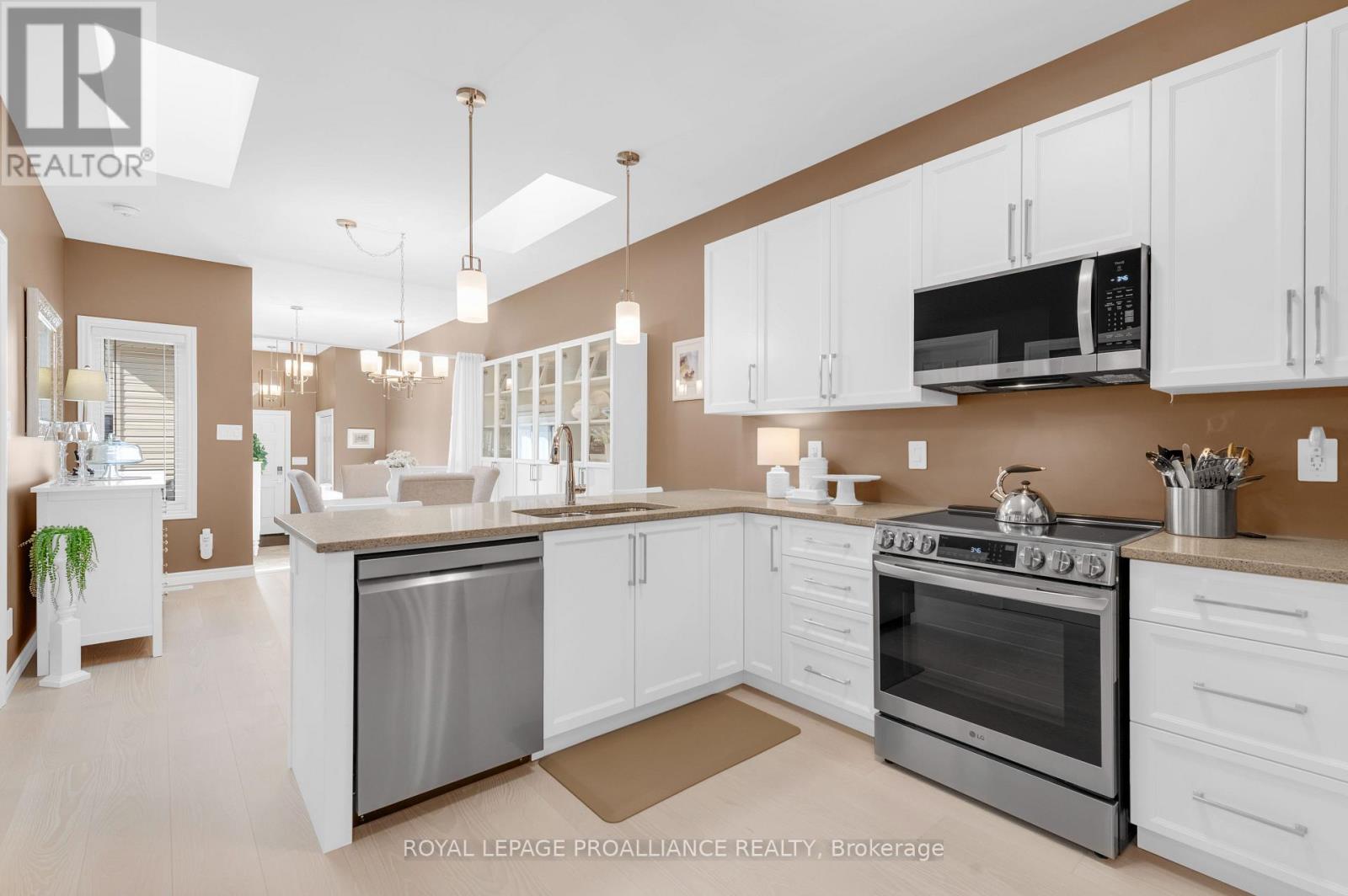 47 Athabaska Drive, Belleville, Ontario  K8N 0T1 - Photo 7 - X12173996
