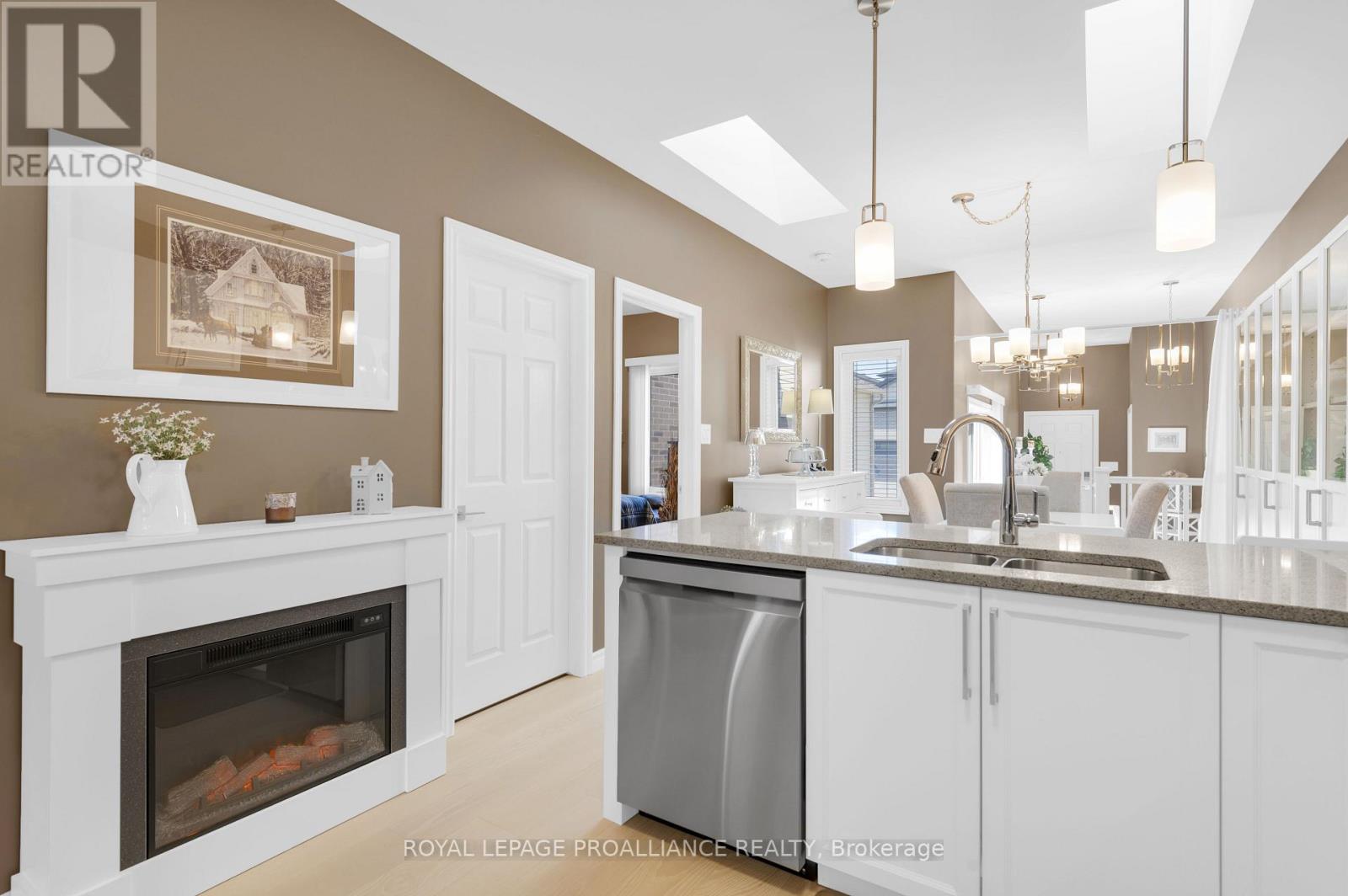 47 Athabaska Drive, Belleville, Ontario  K8N 0T1 - Photo 8 - X12173996