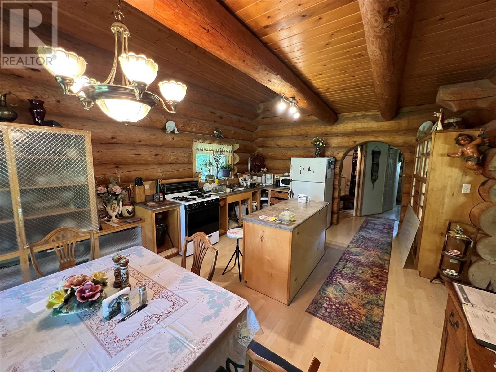 7349 Majestic Road, Kingsgate, British Columbia  V0B 1V1 - Photo 4 - 10347453