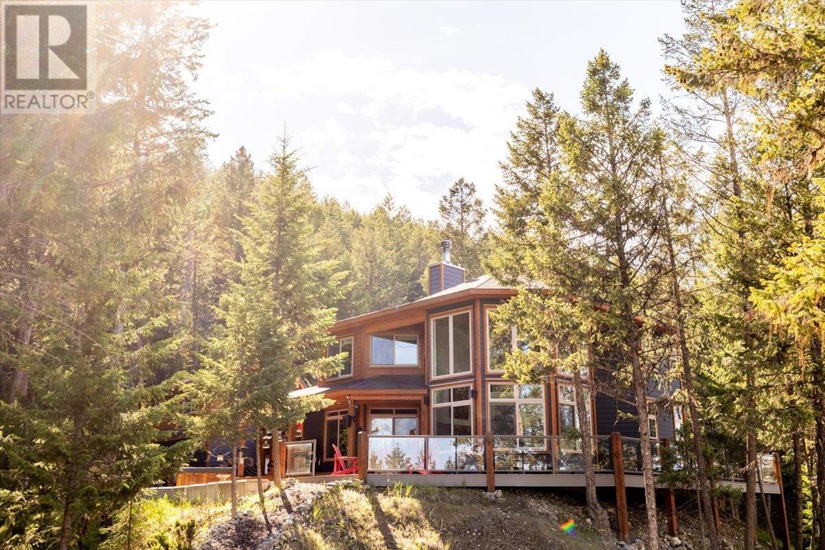 9942 Osprey Landing Drive, Wardner, British Columbia