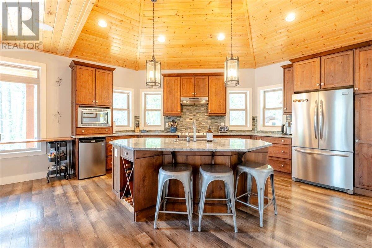 9942 Osprey Landing Drive, Wardner, British Columbia  V0B 2J0 - Photo 18 - 10349340