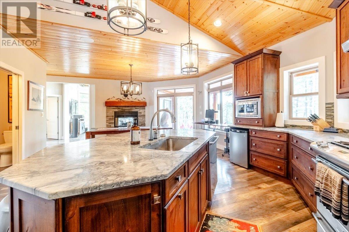 9942 Osprey Landing Drive, Wardner, British Columbia  V0B 2J0 - Photo 20 - 10349340
