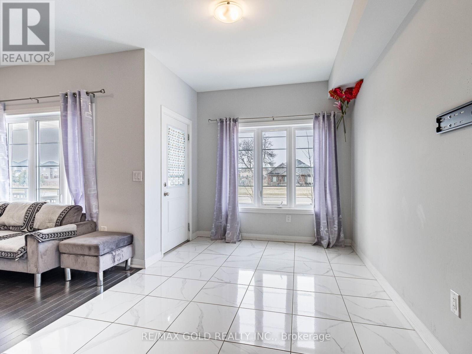 23 Brixham Lane, Brampton, Ontario  L7A 5K2 - Photo 12 - W12038357
