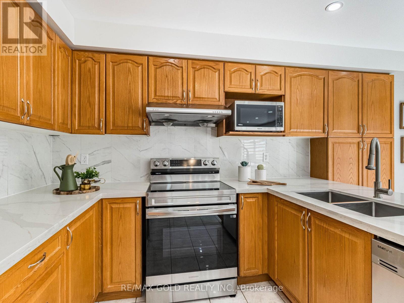 10 Chestermere Crescent, Brampton, Ontario  L7A 2A4 - Photo 19 - W12112333