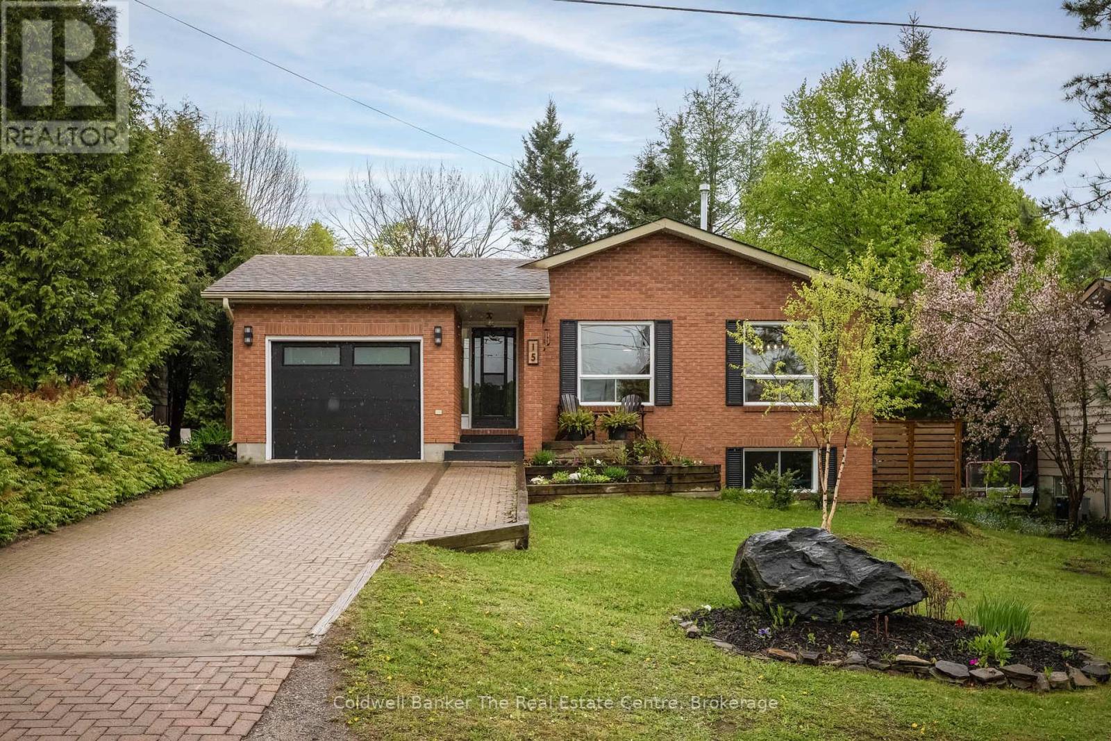 15 GEORGE STREET, huntsville (chaffey), Ontario