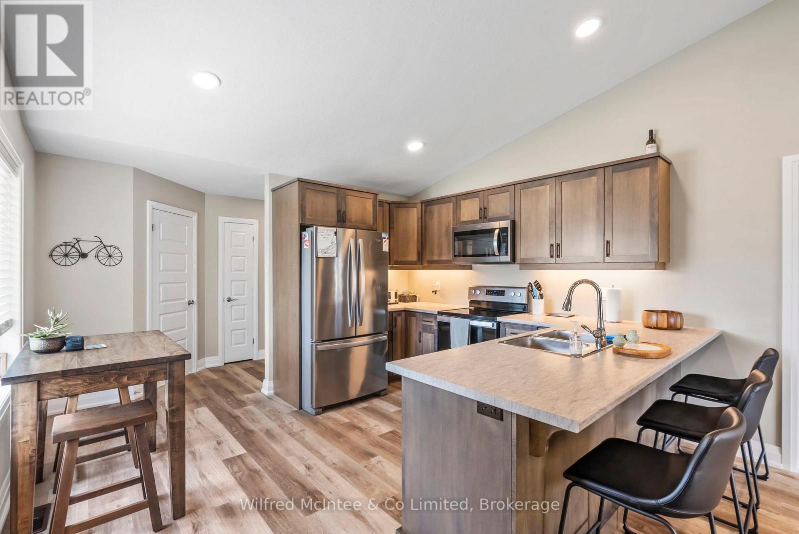 201 Eccles Avenue, West Grey, Ontario  N0G 1R0 - Photo 15 - X12173997