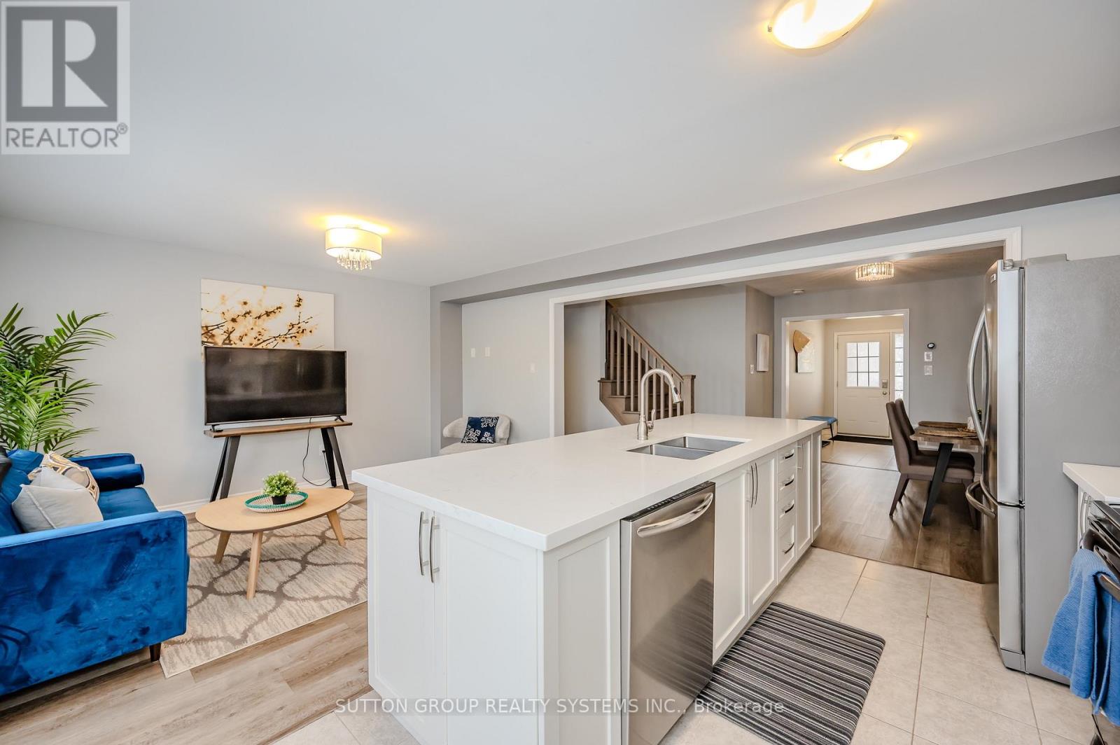 37 - 230 Avonsyde Boulevard E, Hamilton, Ontario  L8B 1T9 - Photo 2 - X12070978