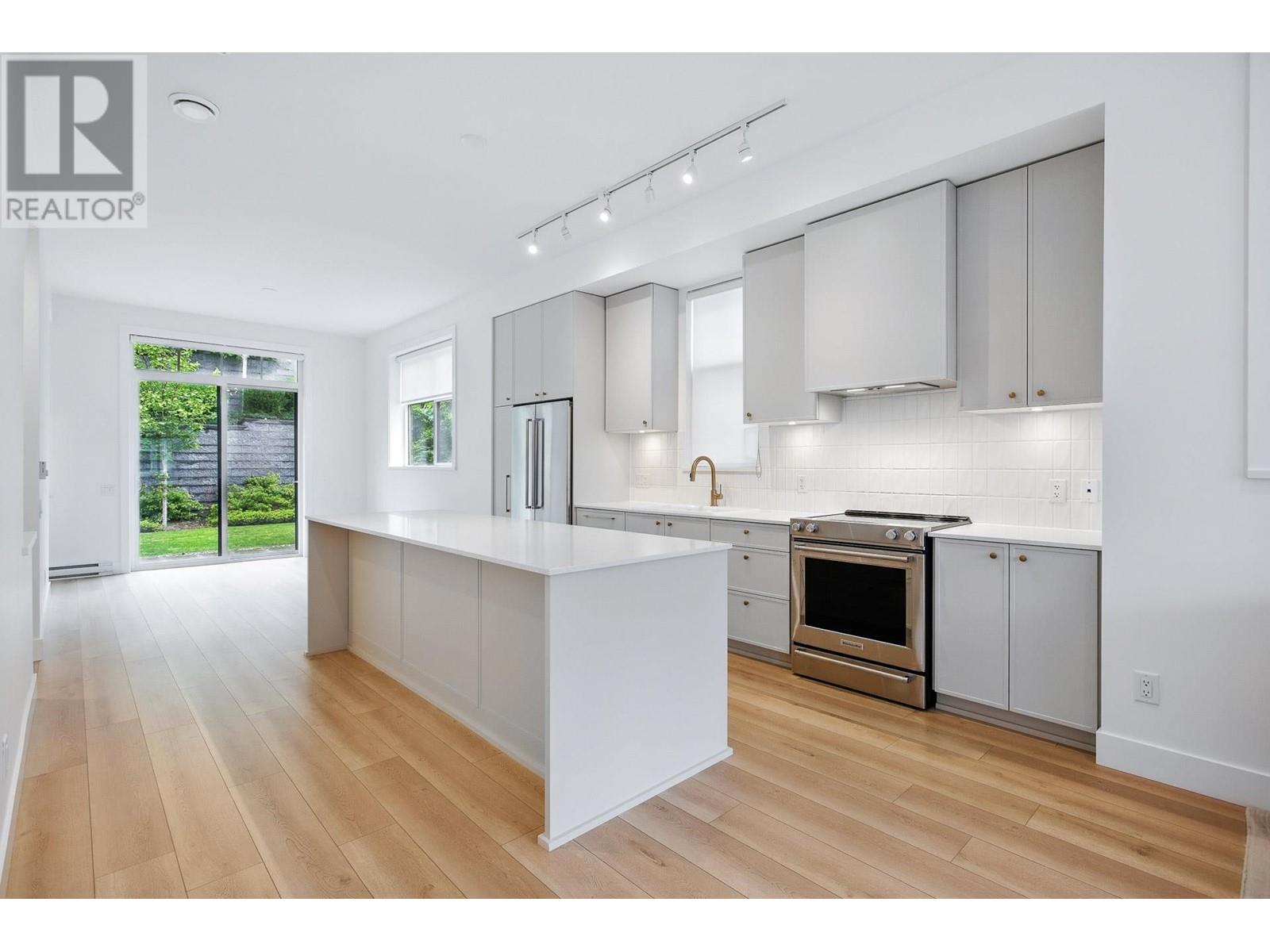 111 1331 Olmsted Street, Coquitlam, British Columbia  V3E 0T3 - Photo 3 - R3005536