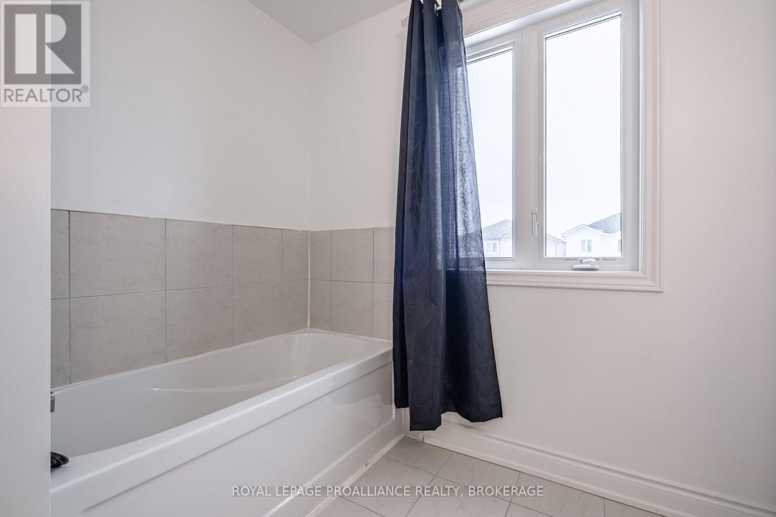 18 Millcreek Drive, Loyalist, Ontario  K0H 2H0 - Photo 23 - X12003764
