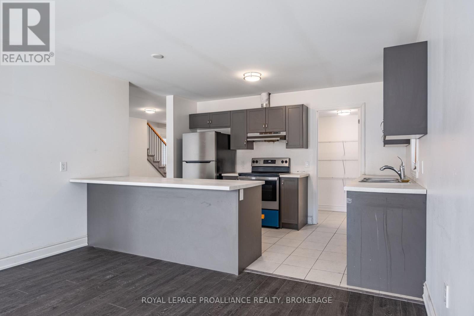 18 Millcreek Drive, Loyalist, Ontario  K0H 2H0 - Photo 11 - X12003764