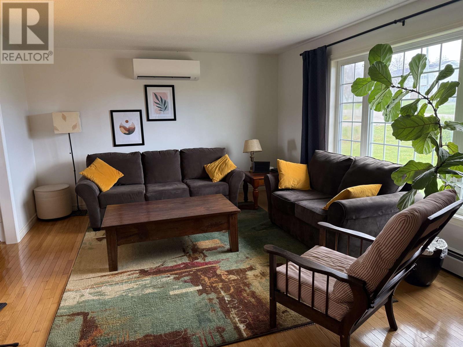Property at 8 Thorndale Drive image 3