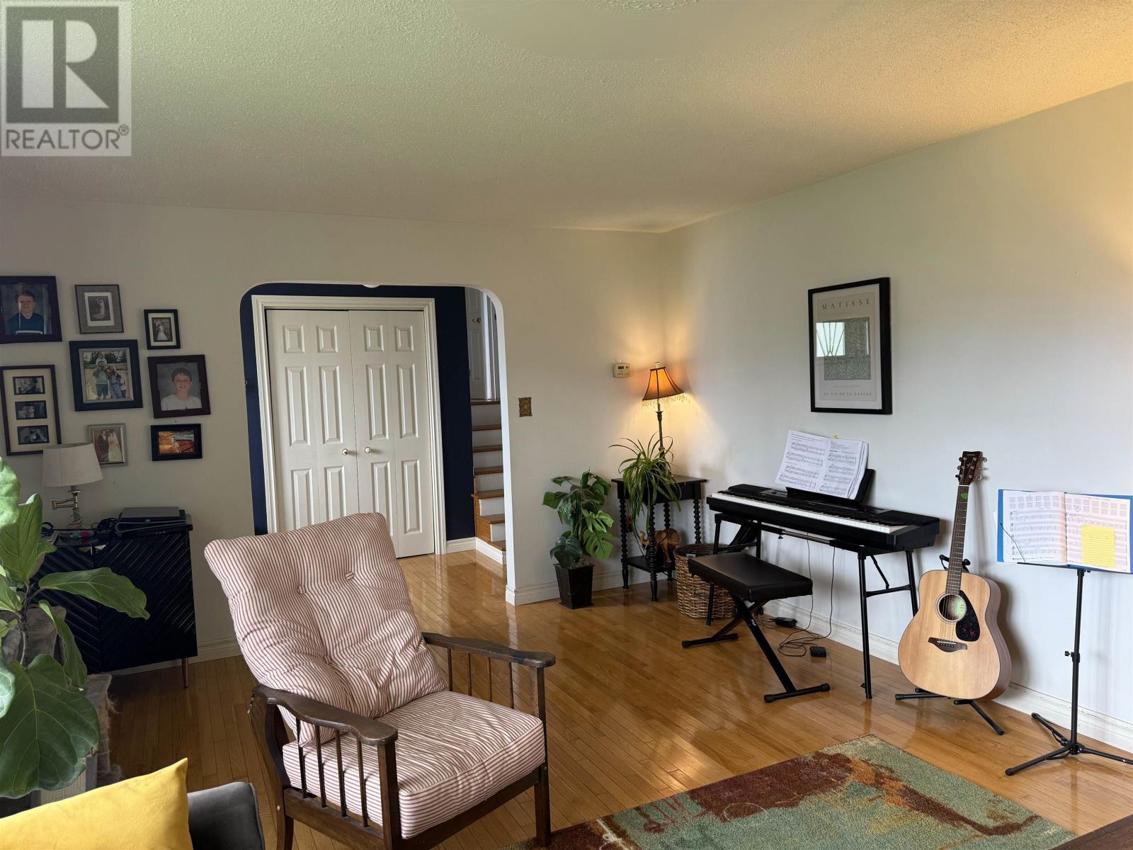 Property at 8 Thorndale Drive image 4