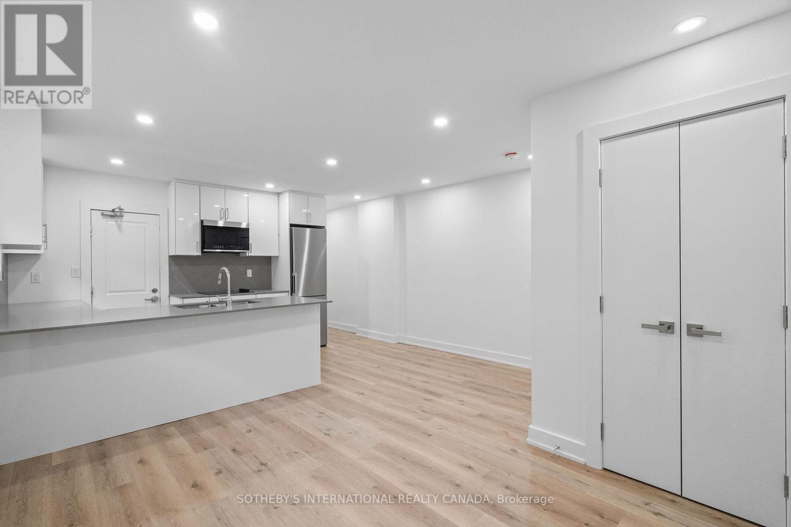 Upper - 28 Strathgowan Avenue, Toronto, Ontario  M4N 1B9 - Photo 15 - C12173736