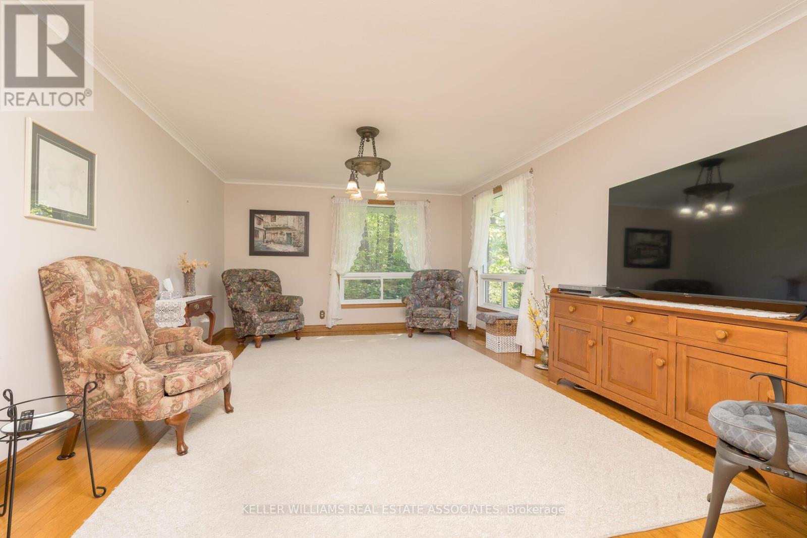 4 Ann Street, Halton Hills (Georgetown), Ontario  L7G 2V2 - Photo 19 - W12068981