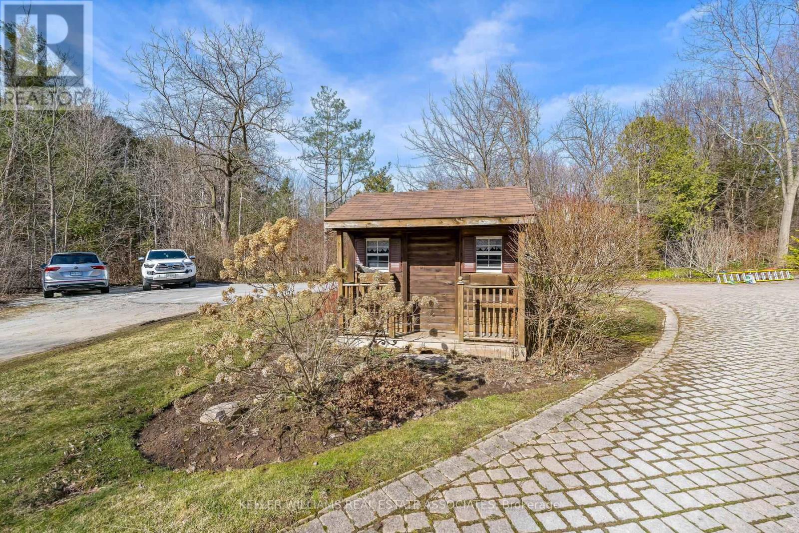 4 Ann Street, Halton Hills (Georgetown), Ontario  L7G 2V2 - Photo 11 - W12068981