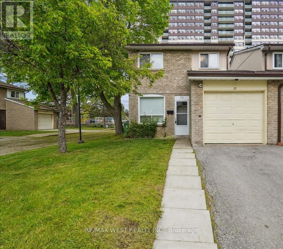 22 - 44 CHESTER LE BOULEVARD, Toronto, Ontario