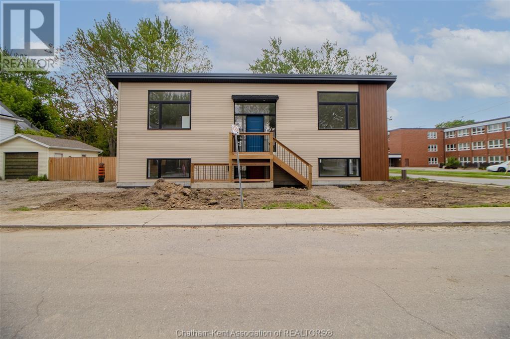 Property at 91 Adelaide STREET South image 3